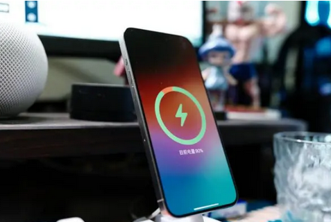 永川苹果15换屏服务分享用什么充电器给iPhone15充电更好 